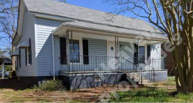 Main picture of 21 Selma Dr