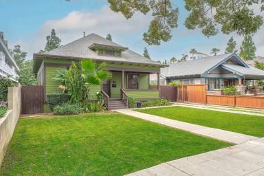 Main picture of 123 S Olive St