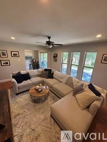 Main picture of 5826 Sandhurst Ln