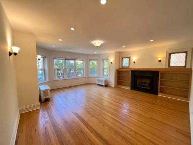 Main picture of 6150 N Hoyne Ave