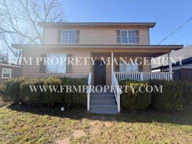 Main picture of 493 N Bryant Ave