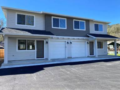 Main picture of 1158 NE Rifle Range St