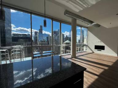 Main picture of 400 N La Salle Dr