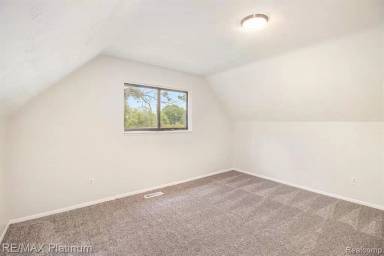 Main picture of 1304 W Allegan St