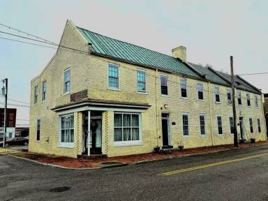 Main picture of 201 E Bank St