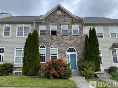 Main picture of 806 Linfield Ter NE