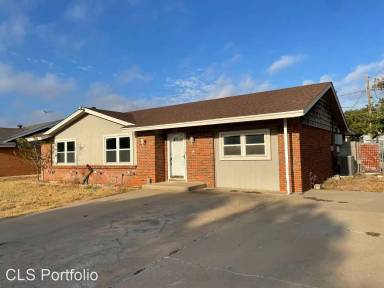 Main picture of 209 N Eisenhower Dr