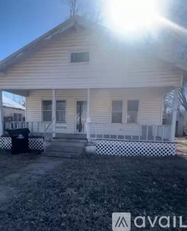 Main picture of 817 E Main St