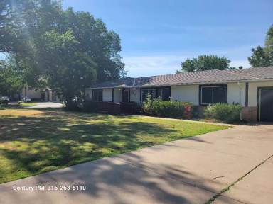 Main picture of 8101 W Maple St
