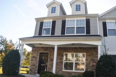 Main picture of Creekside Townhomes