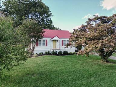Main picture of 1806 W Main St