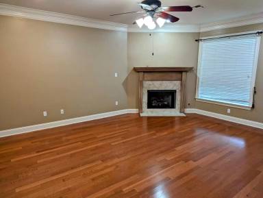 Main picture of 404 Summerfest Dr