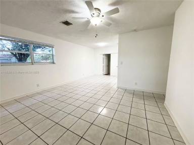 Main picture of 560 SW 50th Ter