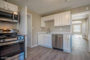 Main picture of 4768 Vine St