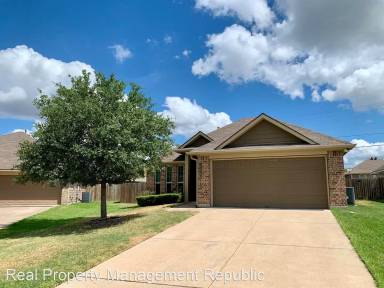 Main picture of 110 Oakwood Ct