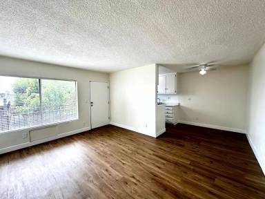 Main picture of 1915 W 22nd St