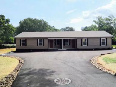 Main picture of 14 Stephanie Dr
