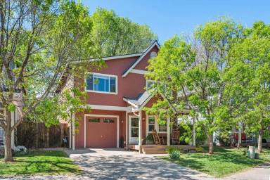 Main picture of 309 Cleveland Pl