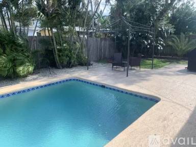 Main picture of 2630 NE 10th Ave