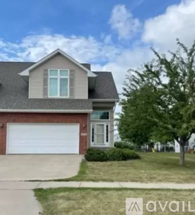 Main picture of 1010 Maple St