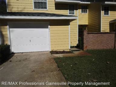 Main picture of 351 NW 50th Blvd