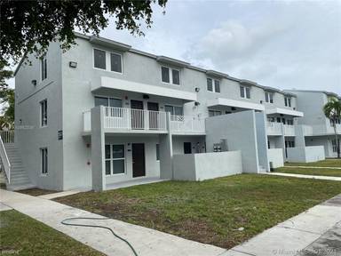 Main picture of 1999 NW 5th Pl