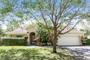 Main picture of 5807 NW 42nd Ln