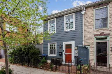 Main picture of 481 Ridge St NW