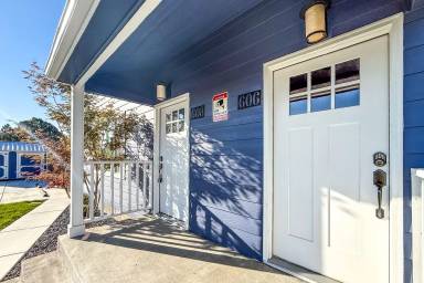 Main picture of 606 Benham St