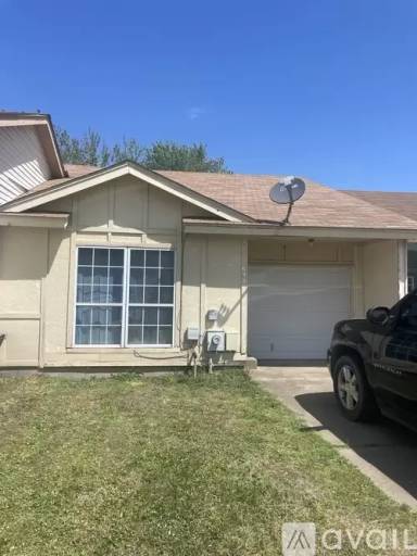 Main picture of 651 E 142nd St