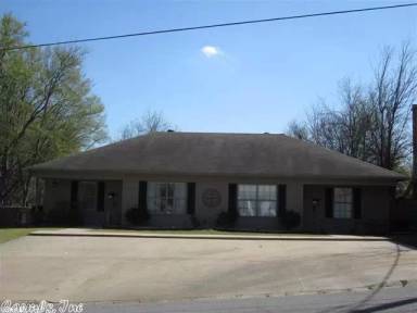 Main picture of 219 E Maple
