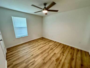 Main picture of 116 E Gruver Cir