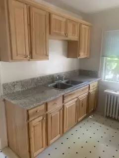 Main picture of 1006 W Hays St