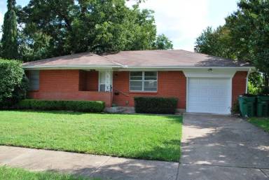 Main picture of 823 Woodleigh Dr