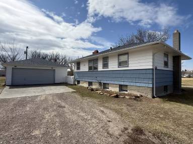 Main picture of 628 3rd Ave NW