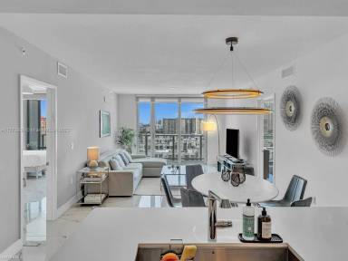 Main picture of Parque Towers Condo
