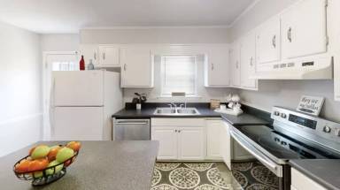 Main picture of 1309 West Meadowview Road