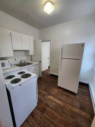 Main picture of 403 1st St W