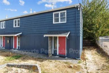 Main picture of 2831 NE Center St