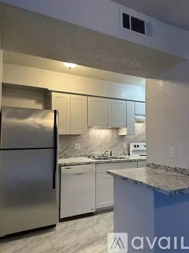 Main picture of 715 N Center St