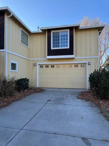 Main picture of 21306 Pecoraro Loop