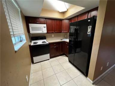 Main picture of 1851 SW 25th St