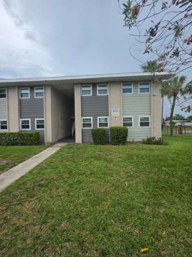Main picture of 801 Sky Lake Cir