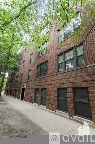 Main picture of 1941 W Winnemac Ave