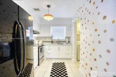 Main picture of 6443 Perry St