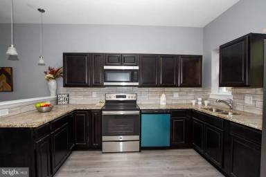 Main picture of 404 E North Ave