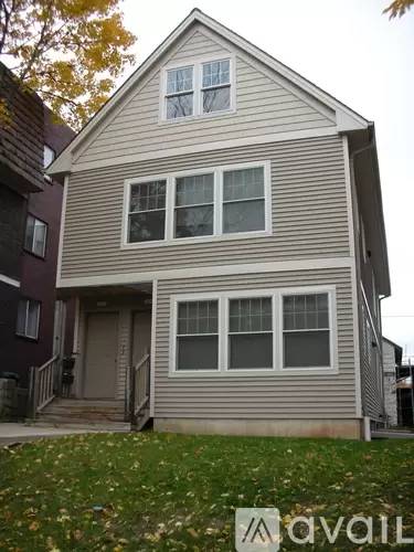 Main picture of 3245 N Oakland