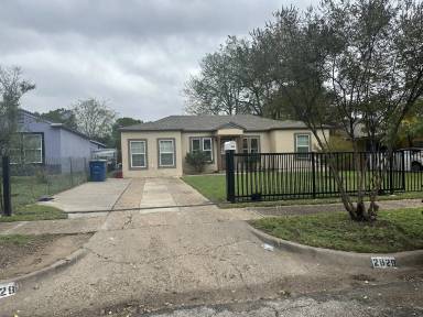 Main picture of 2829 Falls Dr