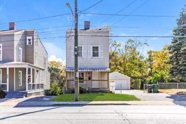 Main picture of 2789 Montana Ave