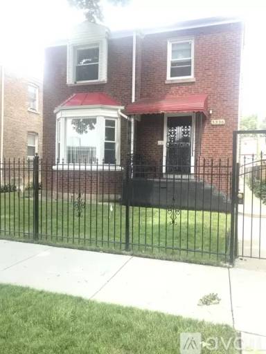 Main picture of 5336 W Congress Pkwy
